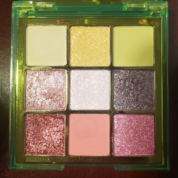 Huda Beauty Neon - Picture 2 of 3